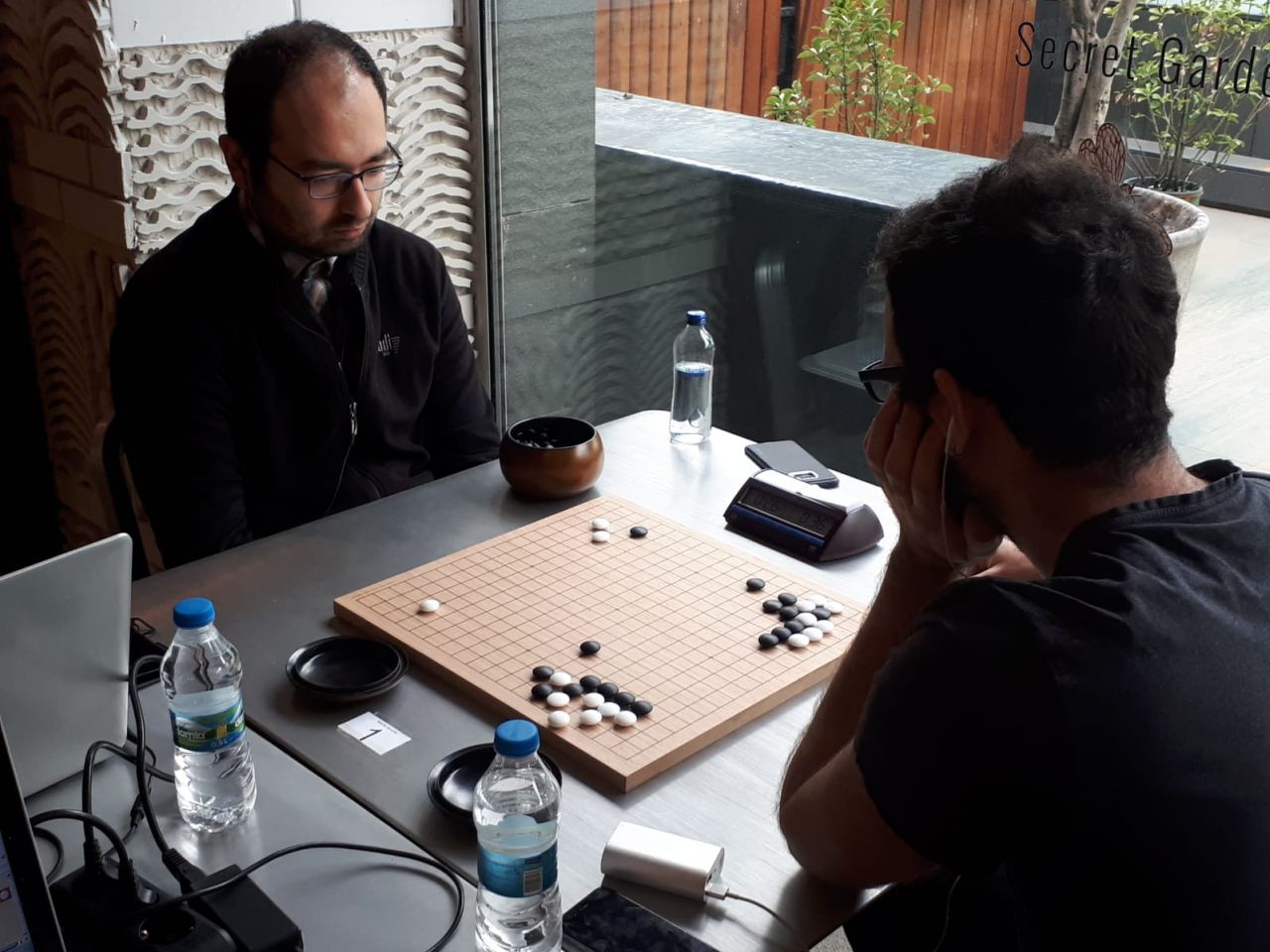 Tuğkan Eren (2 dan, left) versus Eren Kurter (1 dan, right)